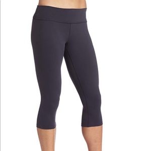 Beyond Yoga Capri legging (Gray)